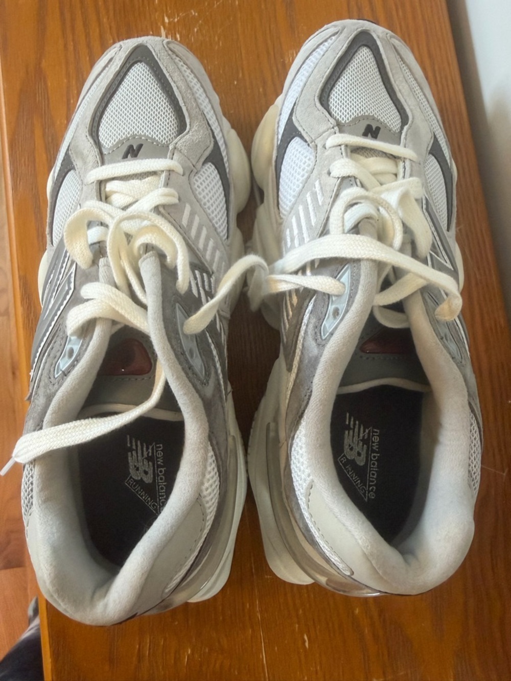 New Balance Women’s 990v5 Grey Athletic Sneakers - Picture 6 of 7
